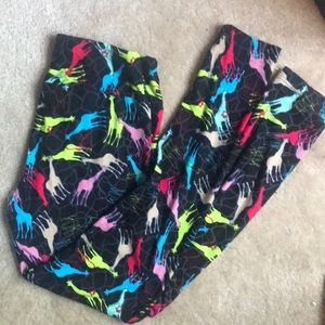Gently used OS colorful giraffe LulaRoe leggings!